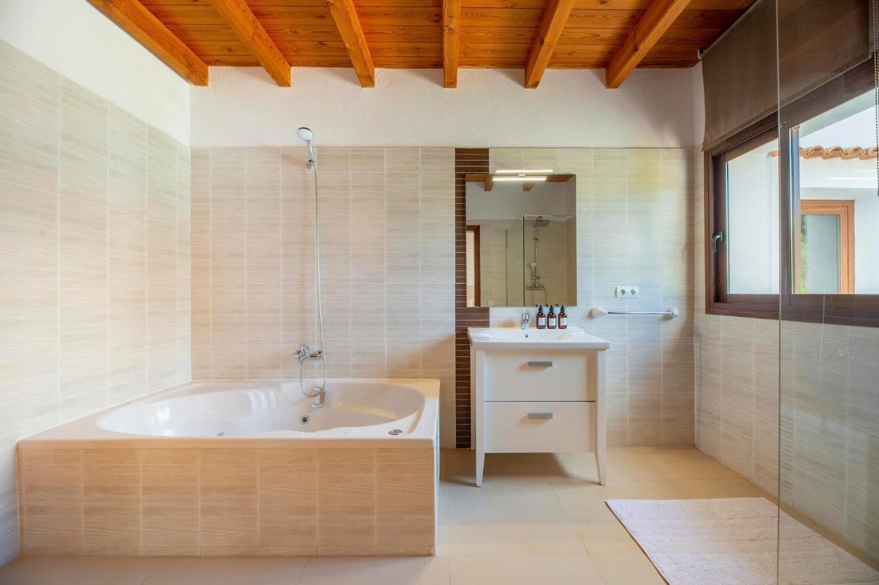 Can Sonrisa - Peaceful And Private With Sea-view And Sport Courts Pousada *